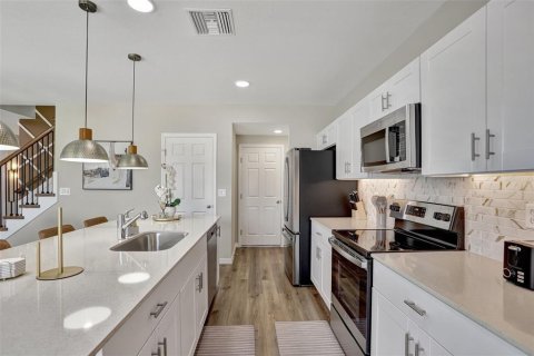 House in Davenport, Florida 5 bedrooms, 272.48 sq.m. № 2267139 - photo 14