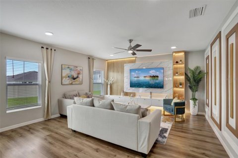 House in Davenport, Florida 5 bedrooms, 272.48 sq.m. № 2267139 - photo 4