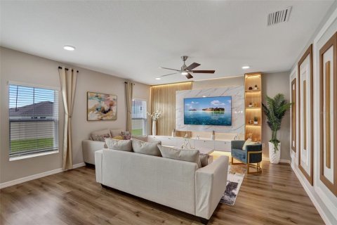 House in Davenport, Florida 5 bedrooms, 272.48 sq.m. № 2267139 - photo 5