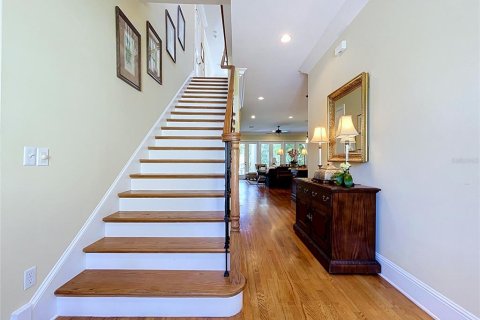 House in Tampa, Florida 5 bedrooms, 337.7 sq.m. № 2095599 - photo 10