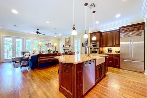 House in Tampa, Florida 5 bedrooms, 337.7 sq.m. № 2095599 - photo 23