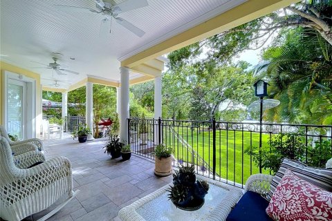 House in Tampa, Florida 5 bedrooms, 337.7 sq.m. № 2095599 - photo 2