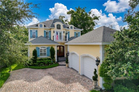 House in Tampa, Florida 5 bedrooms, 337.7 sq.m. № 2095599
