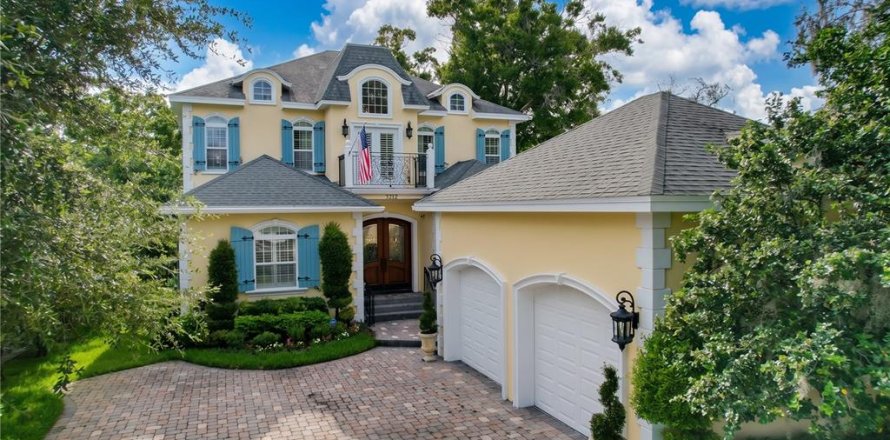 House in Tampa, Florida 5 bedrooms, 337.7 sq.m. № 2095599