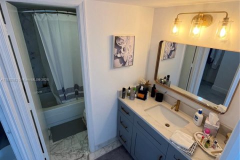 Снять в аренду кондоминиум в Помпано-Бич, Флорида 2 спальни, 165.46м2, № 1929070 - фото 23