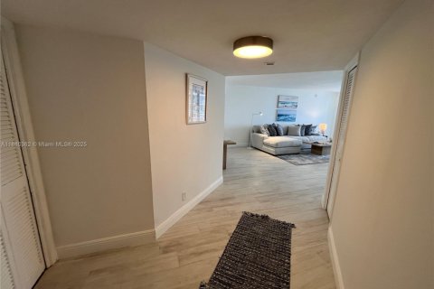 Снять в аренду кондоминиум в Помпано-Бич, Флорида 2 спальни, 165.46м2, № 1929070 - фото 4