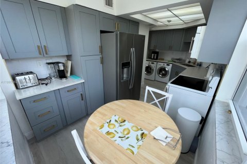 Снять в аренду кондоминиум в Помпано-Бич, Флорида 2 спальни, 165.46м2, № 1929070 - фото 13