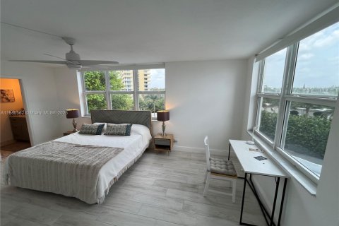 Снять в аренду кондоминиум в Помпано-Бич, Флорида 2 спальни, 165.46м2, № 1929070 - фото 21