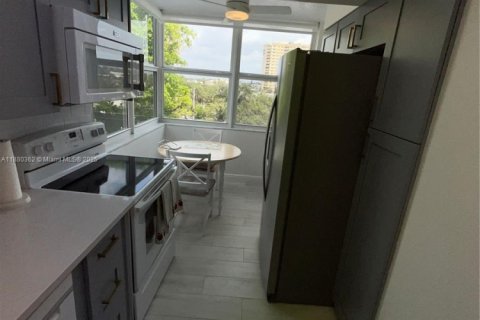 Снять в аренду кондоминиум в Помпано-Бич, Флорида 2 спальни, 165.46м2, № 1929070 - фото 12