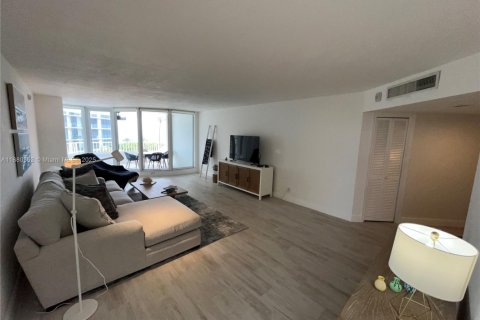 Снять в аренду кондоминиум в Помпано-Бич, Флорида 2 спальни, 165.46м2, № 1929070 - фото 7