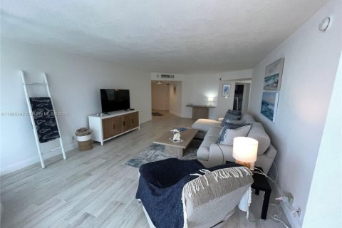 Снять в аренду кондоминиум в Помпано-Бич, Флорида 2 спальни, 165.46м2, № 1929070 - фото 6