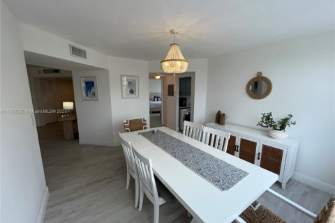 Снять в аренду кондоминиум в Помпано-Бич, Флорида 2 спальни, 165.46м2, № 1929070 - фото 9