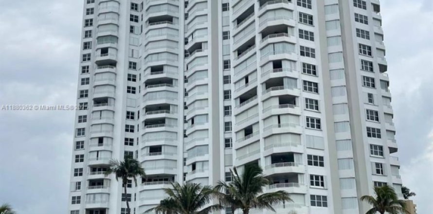 Кондоминиум с 2 спальнями в Помпано-Бич, Флорида № 1929070