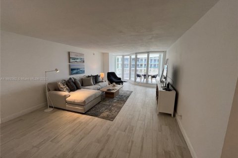 Снять в аренду кондоминиум в Помпано-Бич, Флорида 2 спальни, 165.46м2, № 1929070 - фото 5