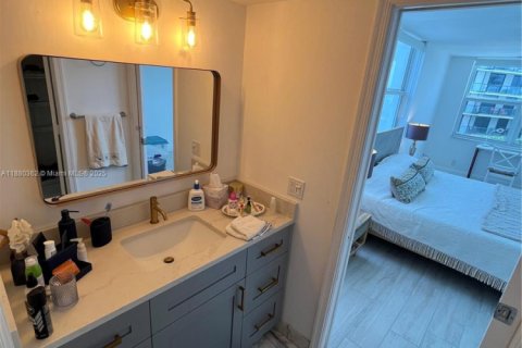 Снять в аренду кондоминиум в Помпано-Бич, Флорида 2 спальни, 165.46м2, № 1929070 - фото 24