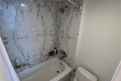 Снять в аренду кондоминиум в Помпано-Бич, Флорида 2 спальни, 165.46м2, № 1929070 - фото 25