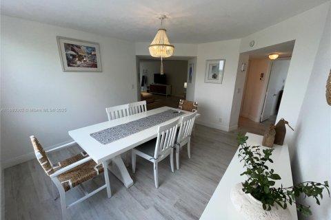 Снять в аренду кондоминиум в Помпано-Бич, Флорида 2 спальни, 165.46м2, № 1929070 - фото 10