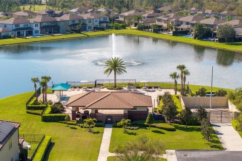 House in Orlando, Florida 4 bedrooms, 395.76 sq.m. № 1609262 - photo 8