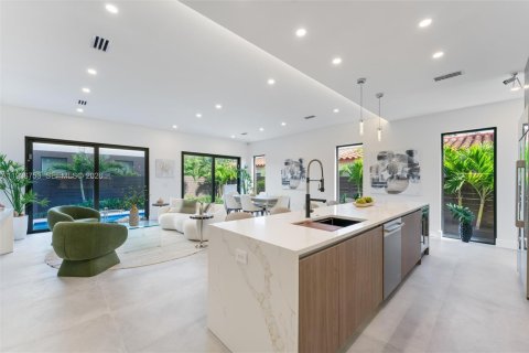 Купить таунхаус в Форт-Лодердейл, Флорида 4 спальни, 237.55м2, № 1995283 - фото 5