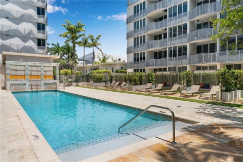 Condominio en venta en Miami Beach, Florida, 1 dormitorio, 68.19 m2 № 1872651 - foto 18