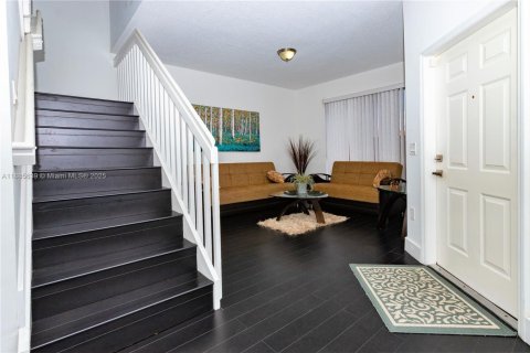 Снять в аренду таунхаус в Дорал, Флорида 3 спальни, 117.06м2, № 1932477 - фото 6