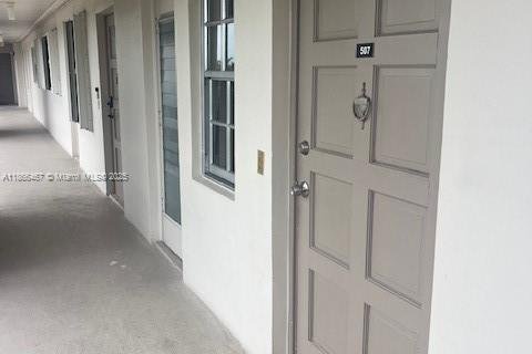 Condo in Pompano Beach, Florida, 1 bedroom  № 1895257 - photo 16