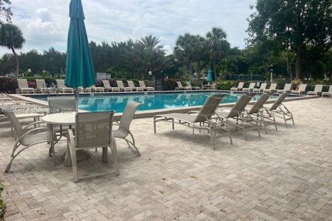 Condo in Pompano Beach, Florida, 1 bedroom  № 1895257 - photo 21