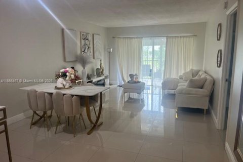 Condo in Pompano Beach, Florida, 1 bedroom  № 1895257 - photo 2