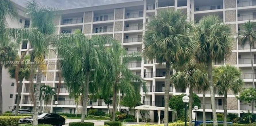 Condo in Pompano Beach, Florida, 1 bedroom  № 1895257