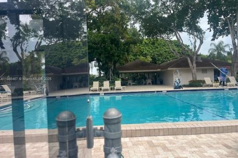 Condo in Pompano Beach, Florida, 1 bedroom  № 1895257 - photo 22