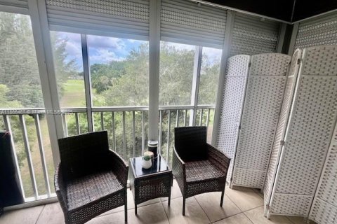 Condo in Pompano Beach, Florida, 1 bedroom  № 1895257 - photo 15