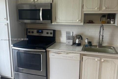 Condo in Pompano Beach, Florida, 1 bedroom  № 1895257 - photo 4