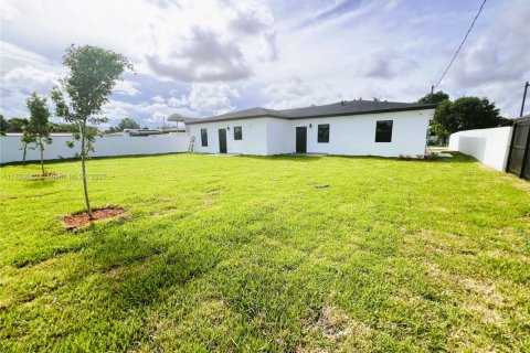 House in Miami, Florida 4 bedrooms, 195.09 sq.m. № 1871300 - photo 20