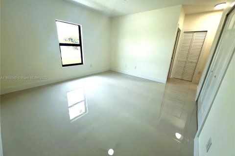 House in Miami, Florida 4 bedrooms, 195.09 sq.m. № 1871300 - photo 24