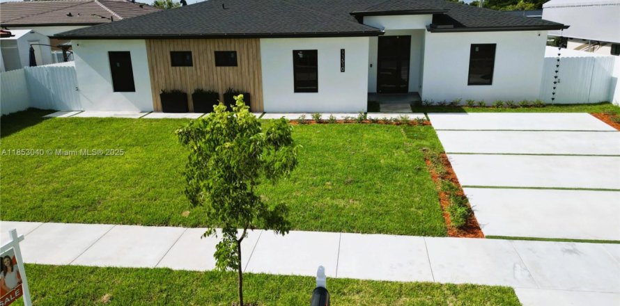 House in Miami, Florida 4 bedrooms, 195.09 sq.m. № 1871300