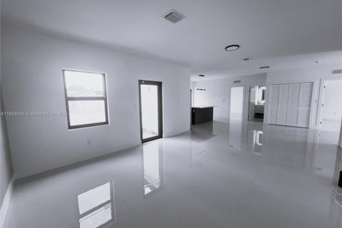 House in Miami, Florida 4 bedrooms, 195.09 sq.m. № 1871300 - photo 12