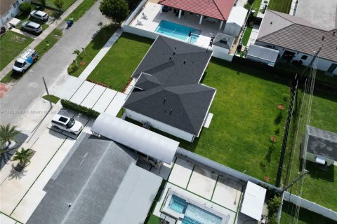 House in Miami, Florida 4 bedrooms, 195.09 sq.m. № 1871300 - photo 21
