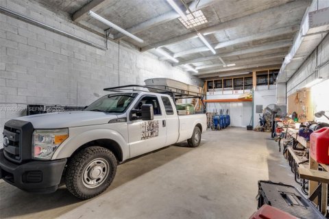 Commercial property in Lauderhill, Florida № 2058683 - photo 7