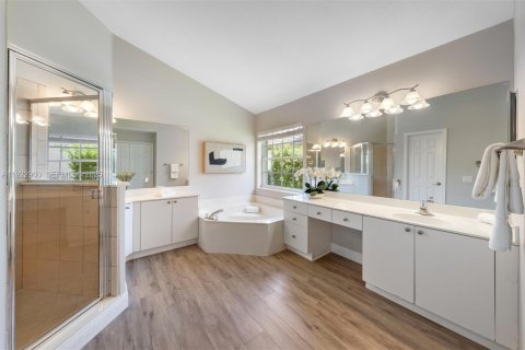 Villa ou maison à louer à Weston, Floride: 5 chambres, 281.22 m2 № 1976754 - photo 15