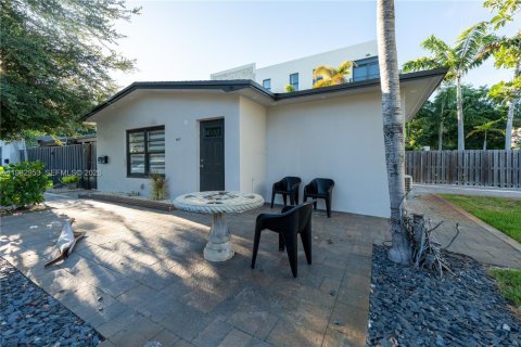 House in Fort Lauderdale, Florida 2 bedrooms, 213.21 sq.m. № 2049818 - photo 20