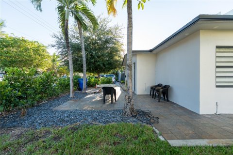 House in Fort Lauderdale, Florida 2 bedrooms, 213.21 sq.m. № 2049818 - photo 21
