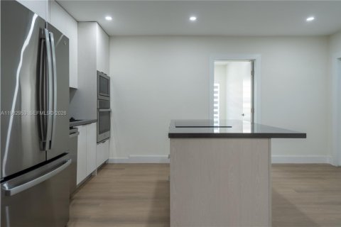 House in Fort Lauderdale, Florida 2 bedrooms, 213.21 sq.m. № 2049818 - photo 15