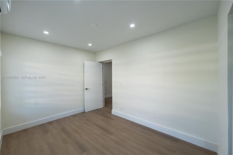House in Fort Lauderdale, Florida 2 bedrooms, 213.21 sq.m. № 2049818 - photo 17