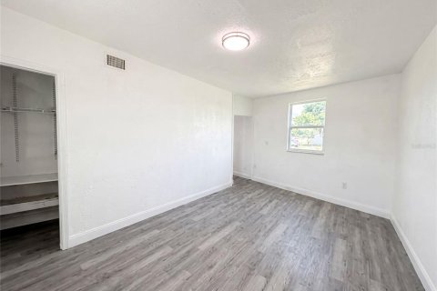 House in Port Charlotte, Florida 4 bedrooms, 175.4 sq.m. № 2224986 - photo 4