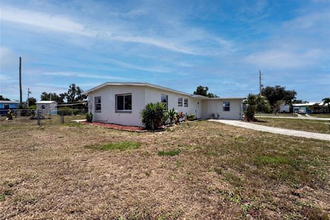 House in Port Charlotte, Florida 4 bedrooms, 175.4 sq.m. № 2224986 - photo 23