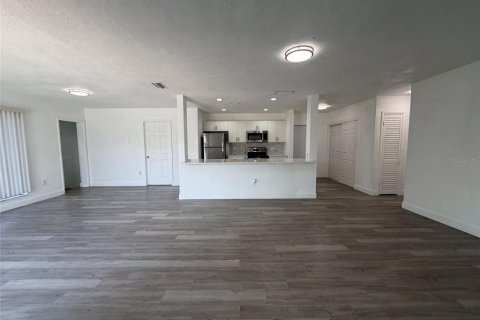 House in Port Charlotte, Florida 4 bedrooms, 175.4 sq.m. № 2224986 - photo 8