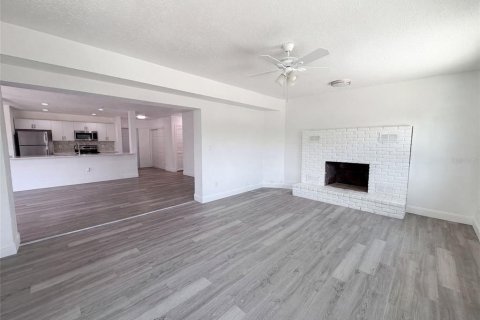 House in Port Charlotte, Florida 4 bedrooms, 175.4 sq.m. № 2224986 - photo 10