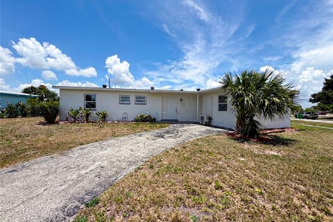 House in Port Charlotte, Florida 4 bedrooms, 175.4 sq.m. № 2224986