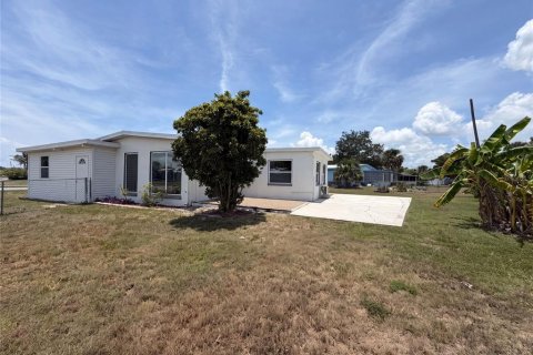 House in Port Charlotte, Florida 4 bedrooms, 175.4 sq.m. № 2224986 - photo 25