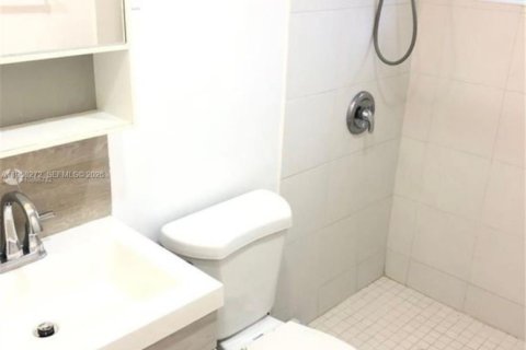 Купить кондоминиум в Майами-Бич, Флорида 2 спальни, 55м2, № 2020864 - фото 14